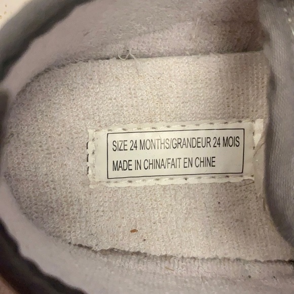 🎉 HOST PICK🎉 Children’s Shoes NWOT Grey with Pink Ribbon Sz 18 - 24 months - Picture 3 of 5